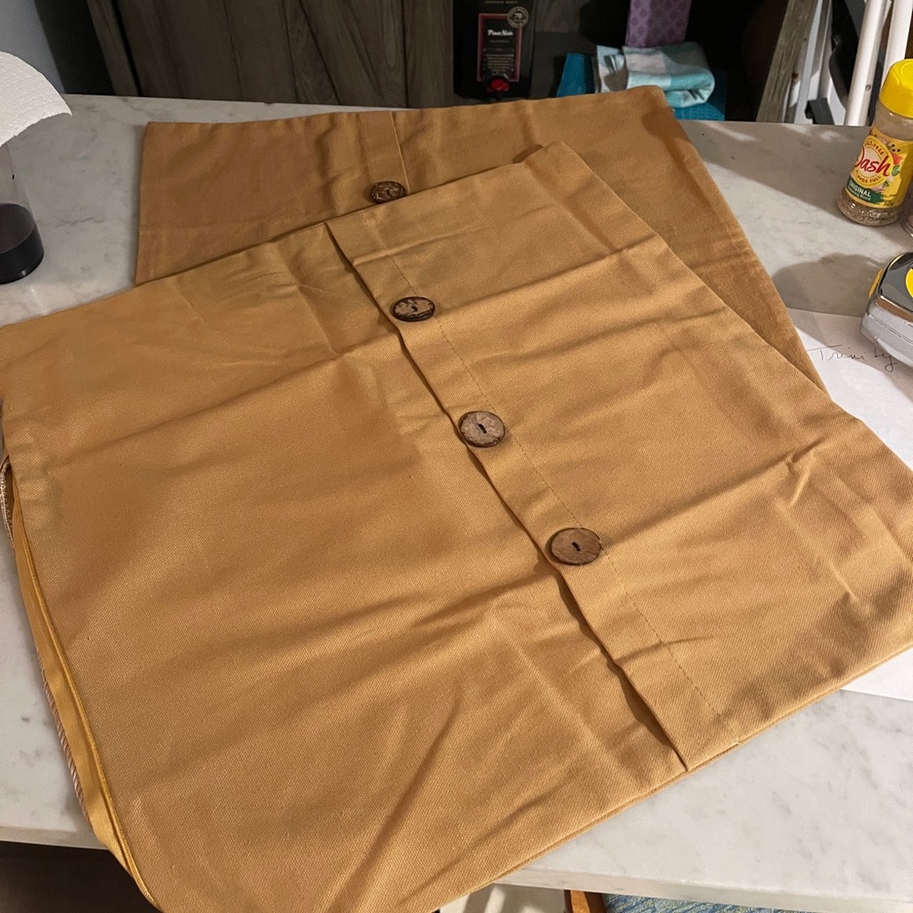 Signature homestyle NWOT 2 throw pillow covers